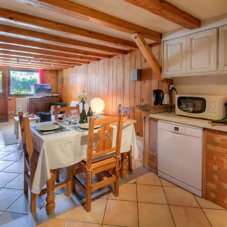 Les Bossons Sleeps 6 Apartment *