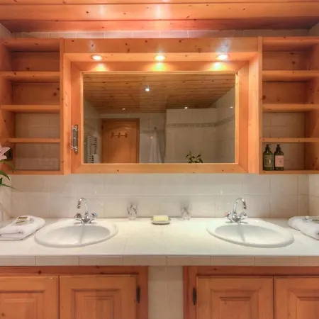 Les Bossons Sleeps 6 Apartment *