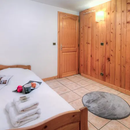 Les Bossons Sleeps 6 Apartment *